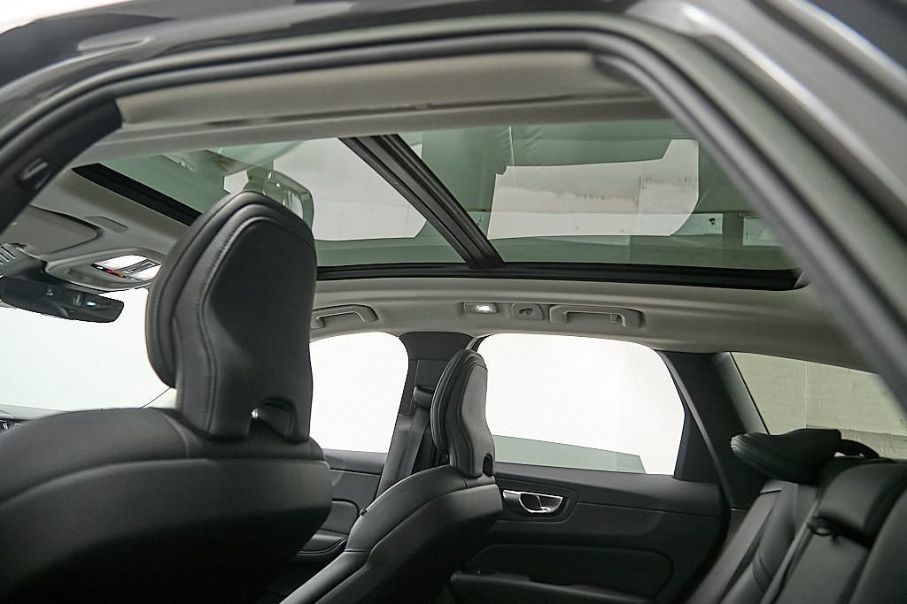 Certified 2023 Volvo XC60 B5 Plus w/ Protection Package Premier AWD/4WD image 22