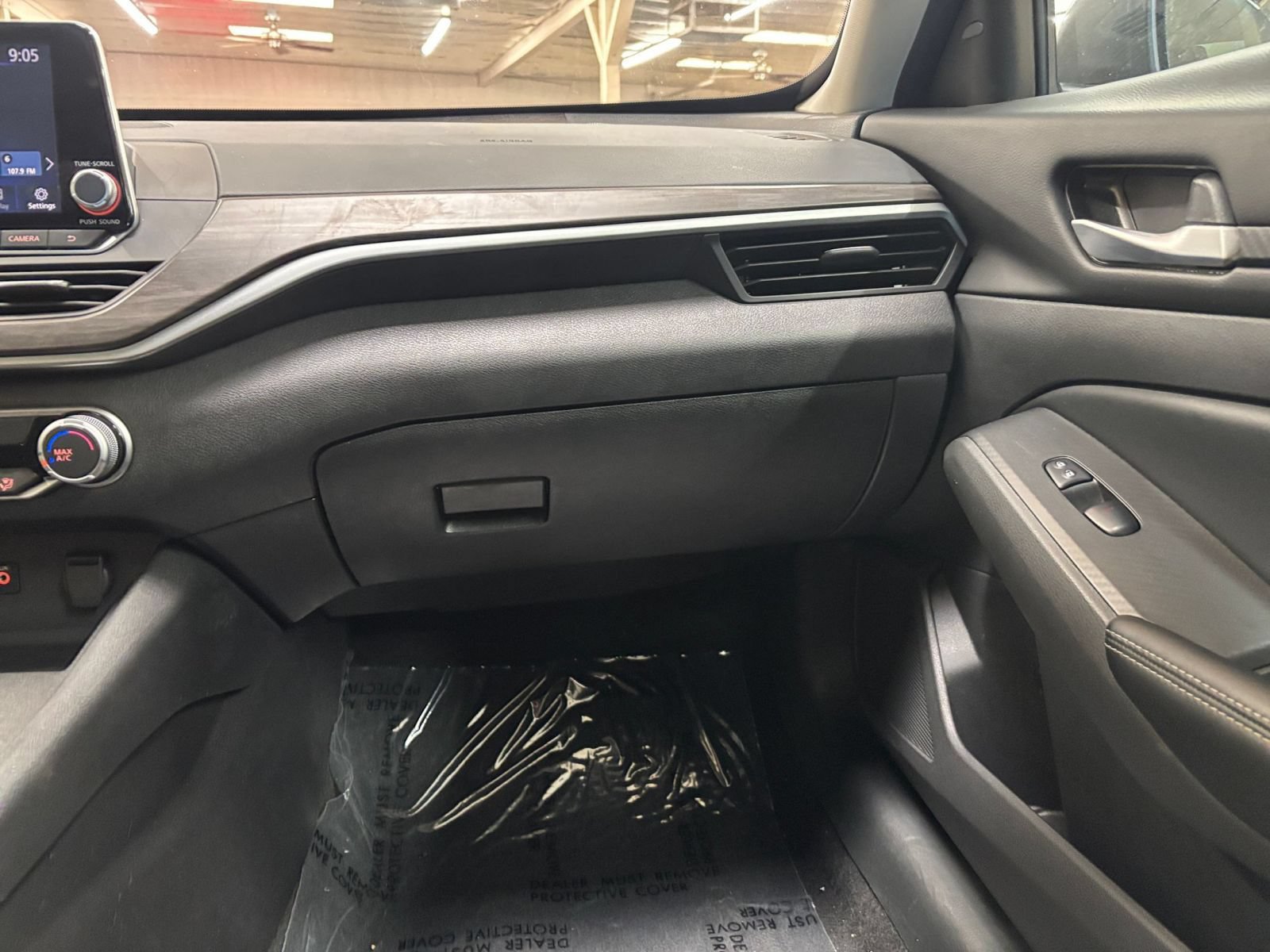 Used 2025 Nissan Altima 2.5 SV FWD image 34