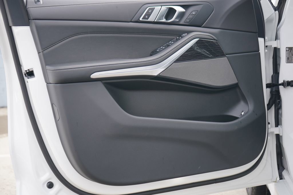 New 2026 BMW X5 xDrive50e w/ M Sport Package image 9