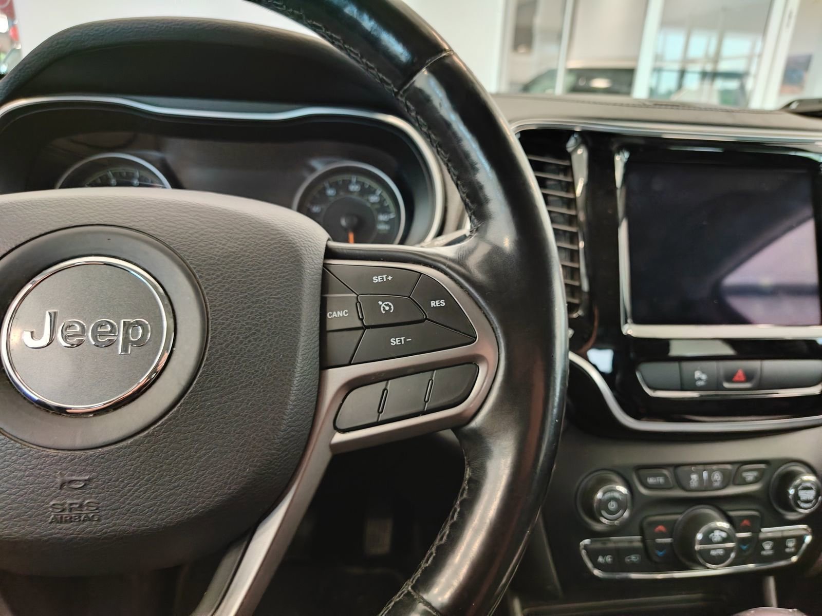 Used 2020 Jeep Cherokee Limited AWD/4WD image 12