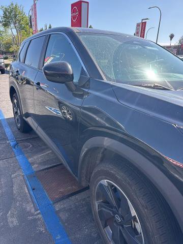 Certified 2025 Nissan Rogue SV FWD image 5