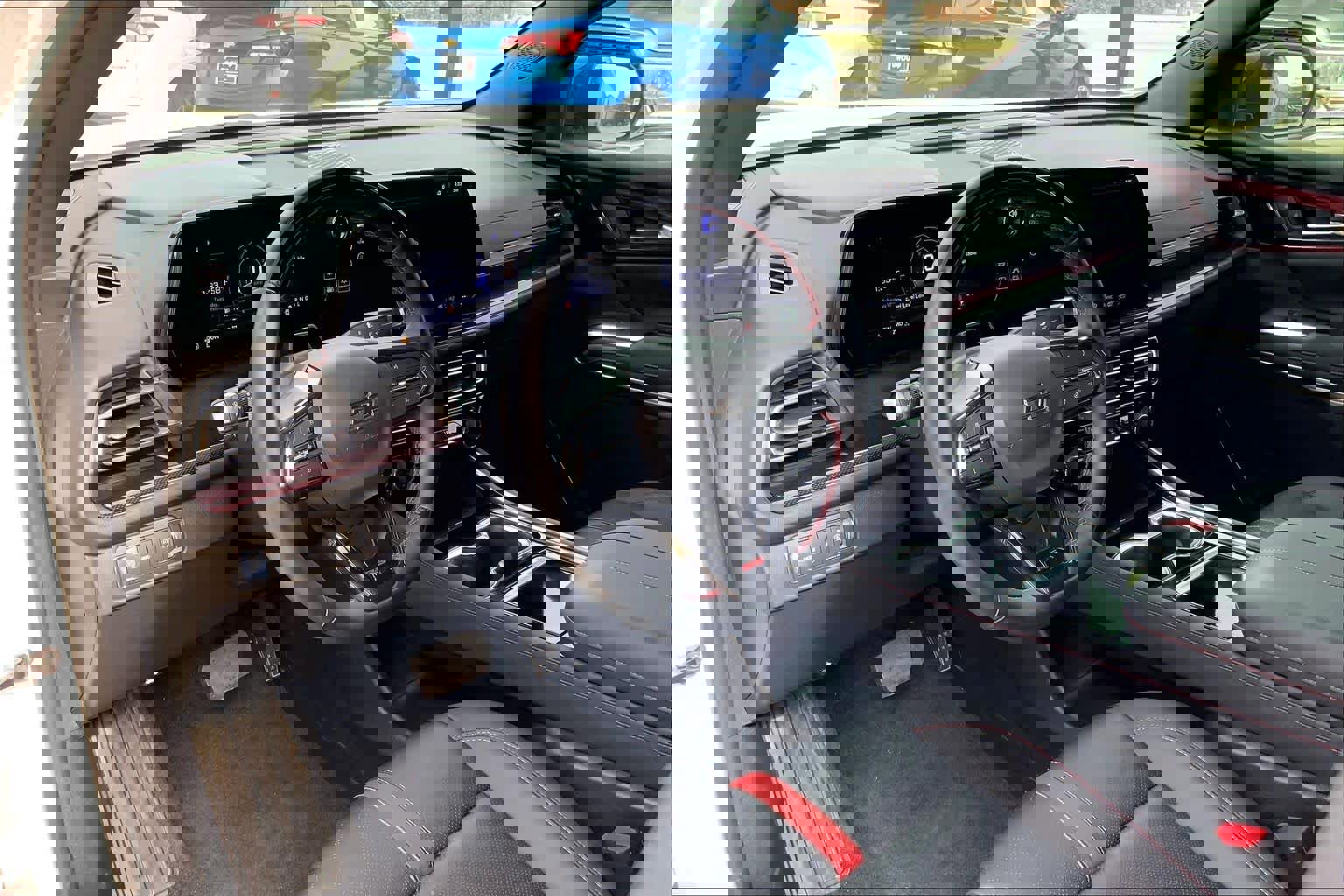 Used 2024 Chevrolet Traverse RS image 17