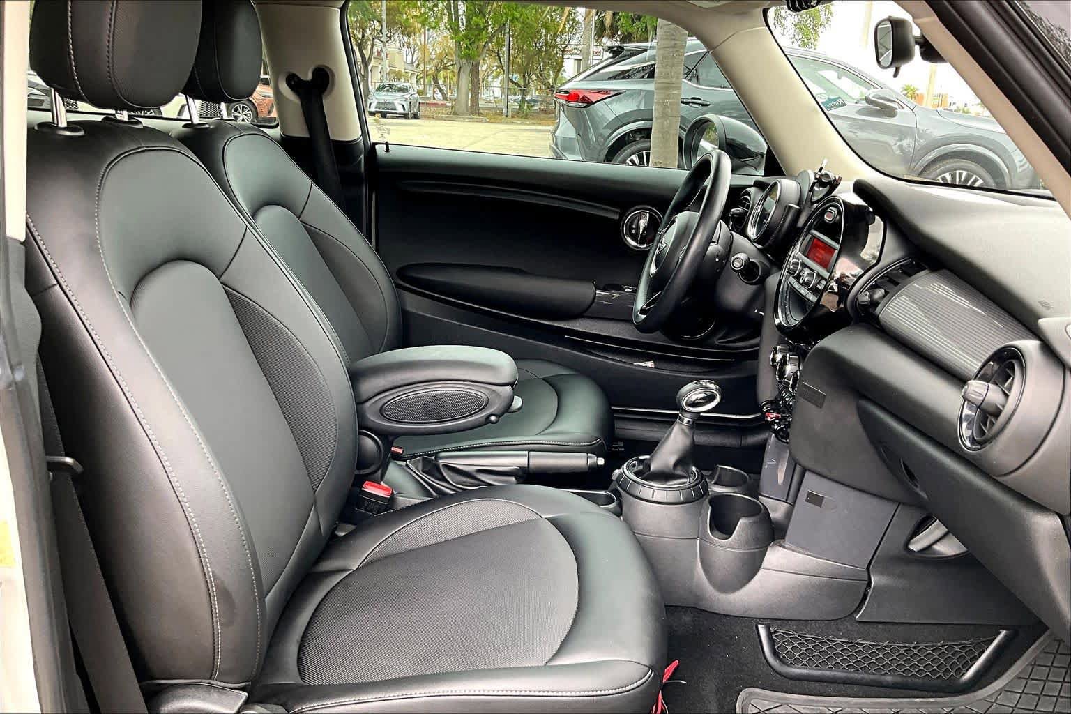 Used 2016 MINI Cooper 2-Door Hardtop image 9