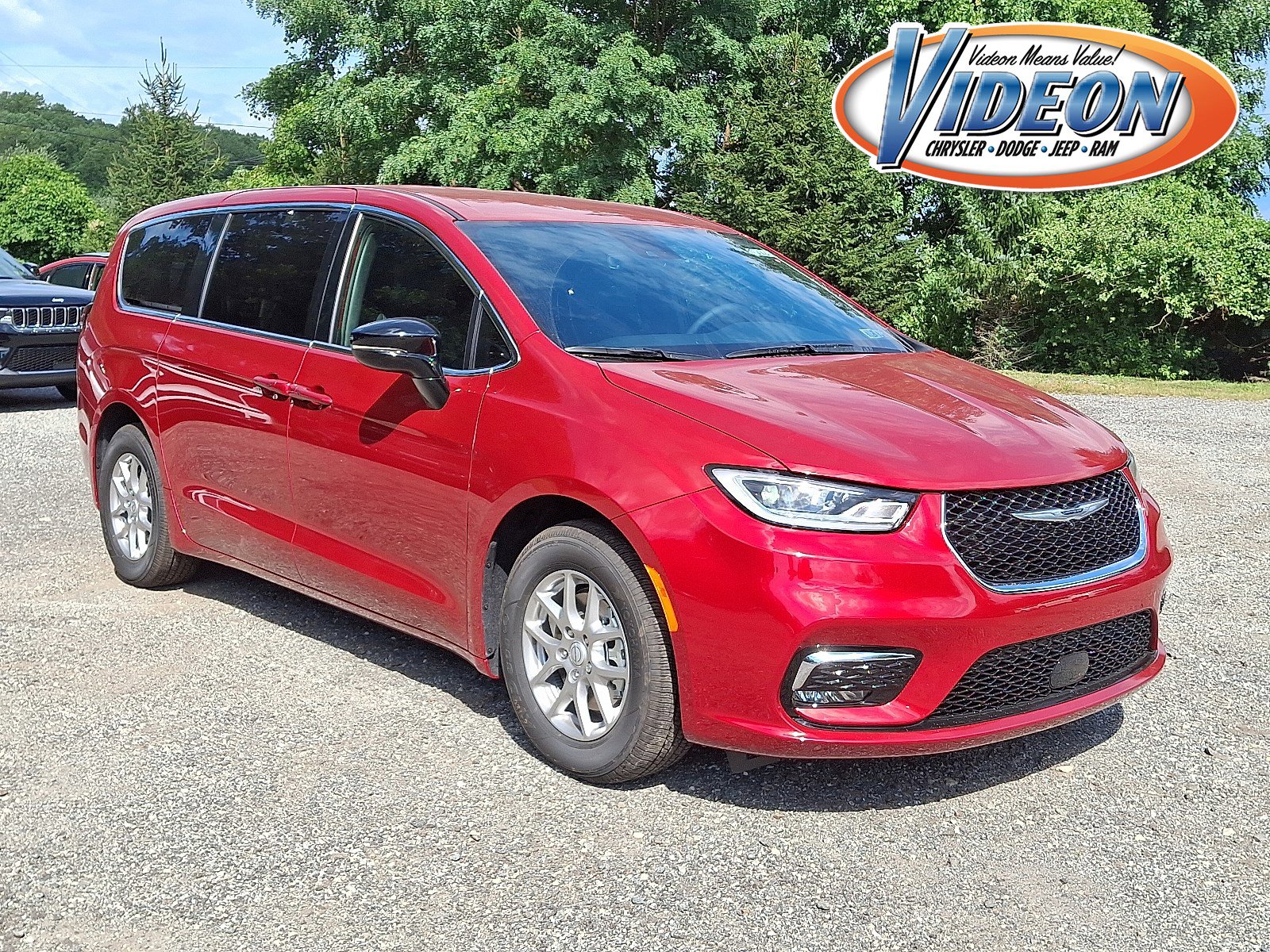 New 2026 Chrysler Pacifica Select