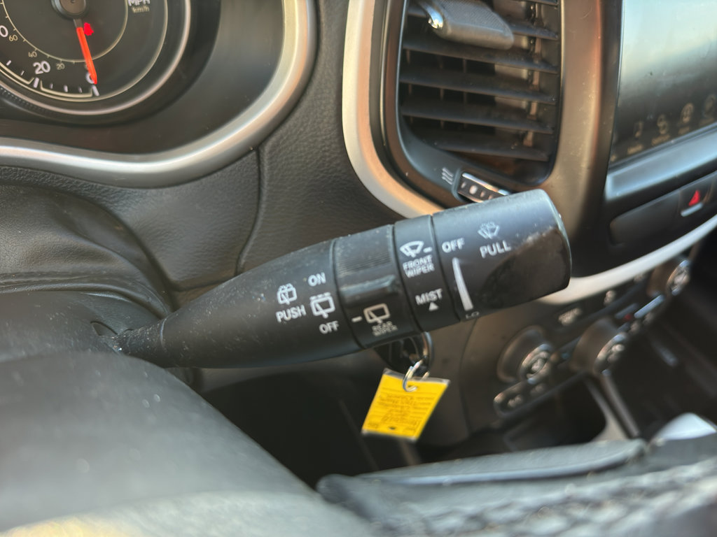 Used 2017 Jeep Cherokee Trailhawk image 13