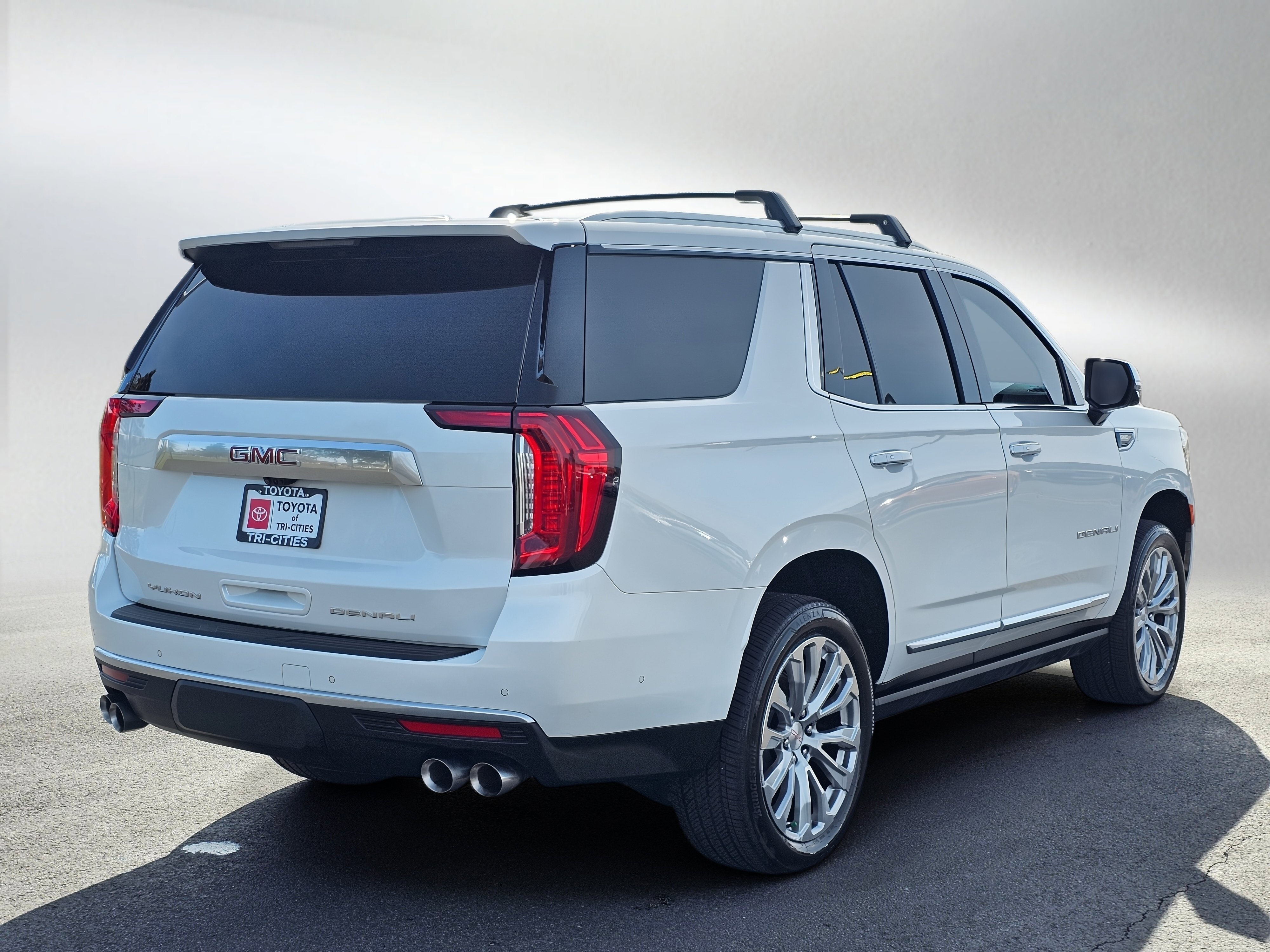 Used 2024 GMC Yukon Denali w/ Denali Reserve Package AWD/4WD image 5