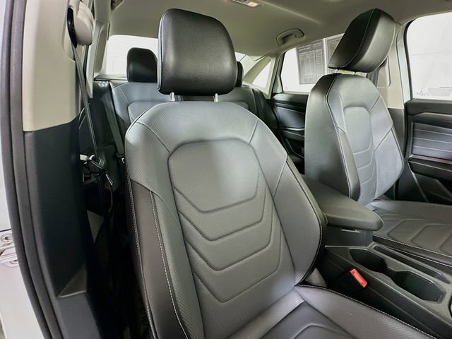Used 2025 Volkswagen Jetta SEL FWD image 30