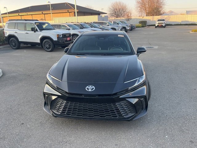 Used 2025 Toyota Camry SE image 2