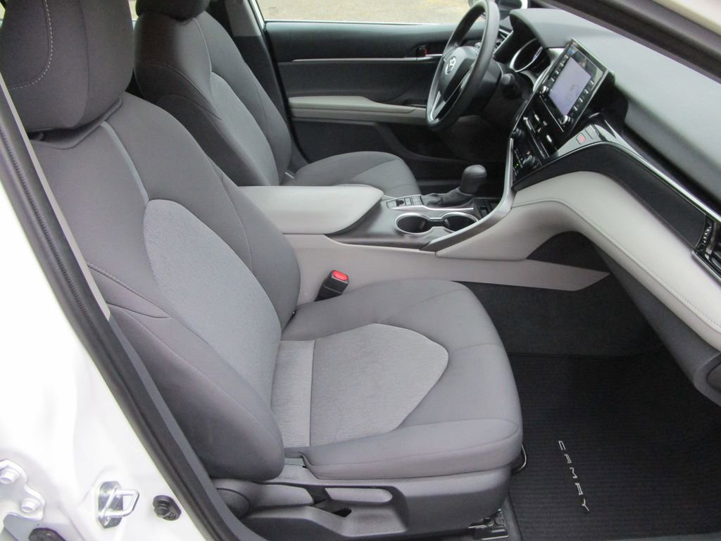 Used 2022 Toyota Camry LE image 23