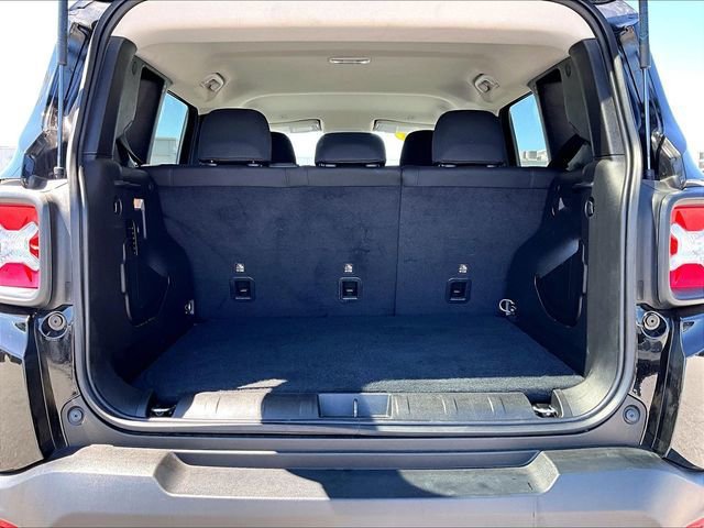 Used 2023 Jeep Renegade Latitude AWD/4WD image 29