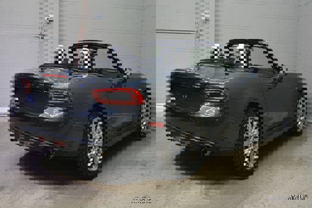 Used 2017 FIAT 124 Spider Lusso image 4