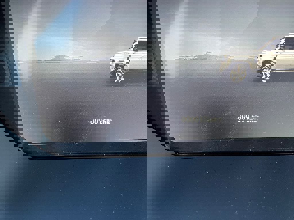 New 2024 Land Rover Defender 110 SE image 14