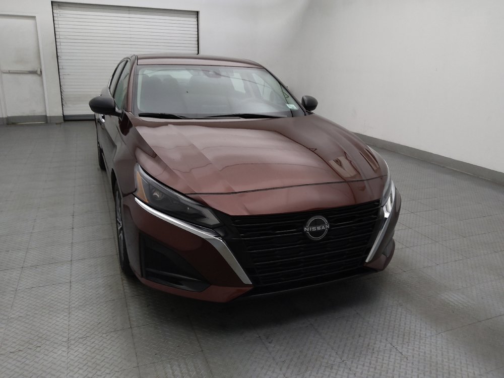 Used 2024 Nissan Altima 2.5 SV FWD image 14