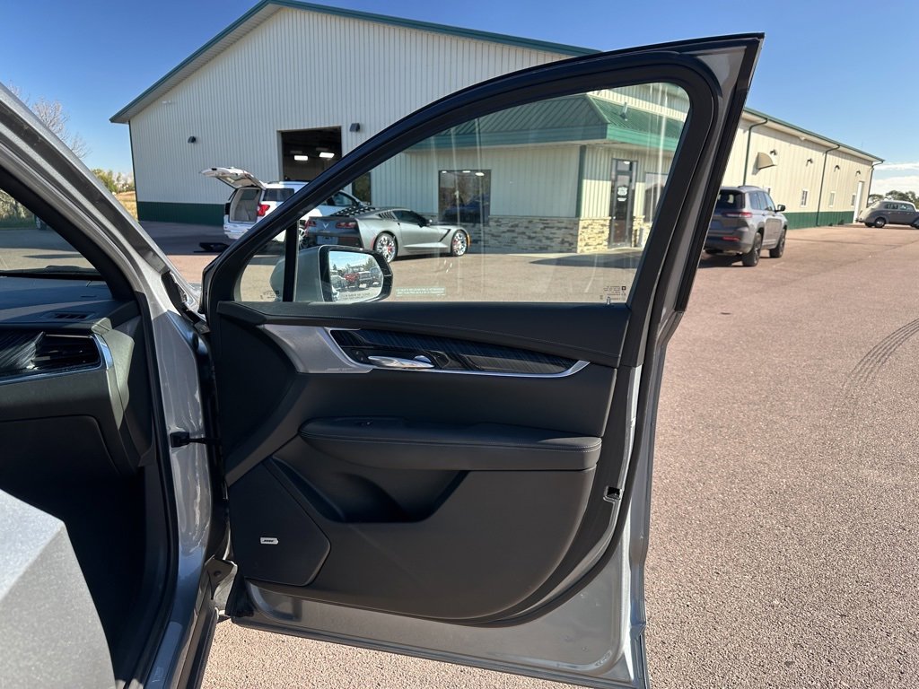 Used 2024 Cadillac XT6 Premium Luxury image 33