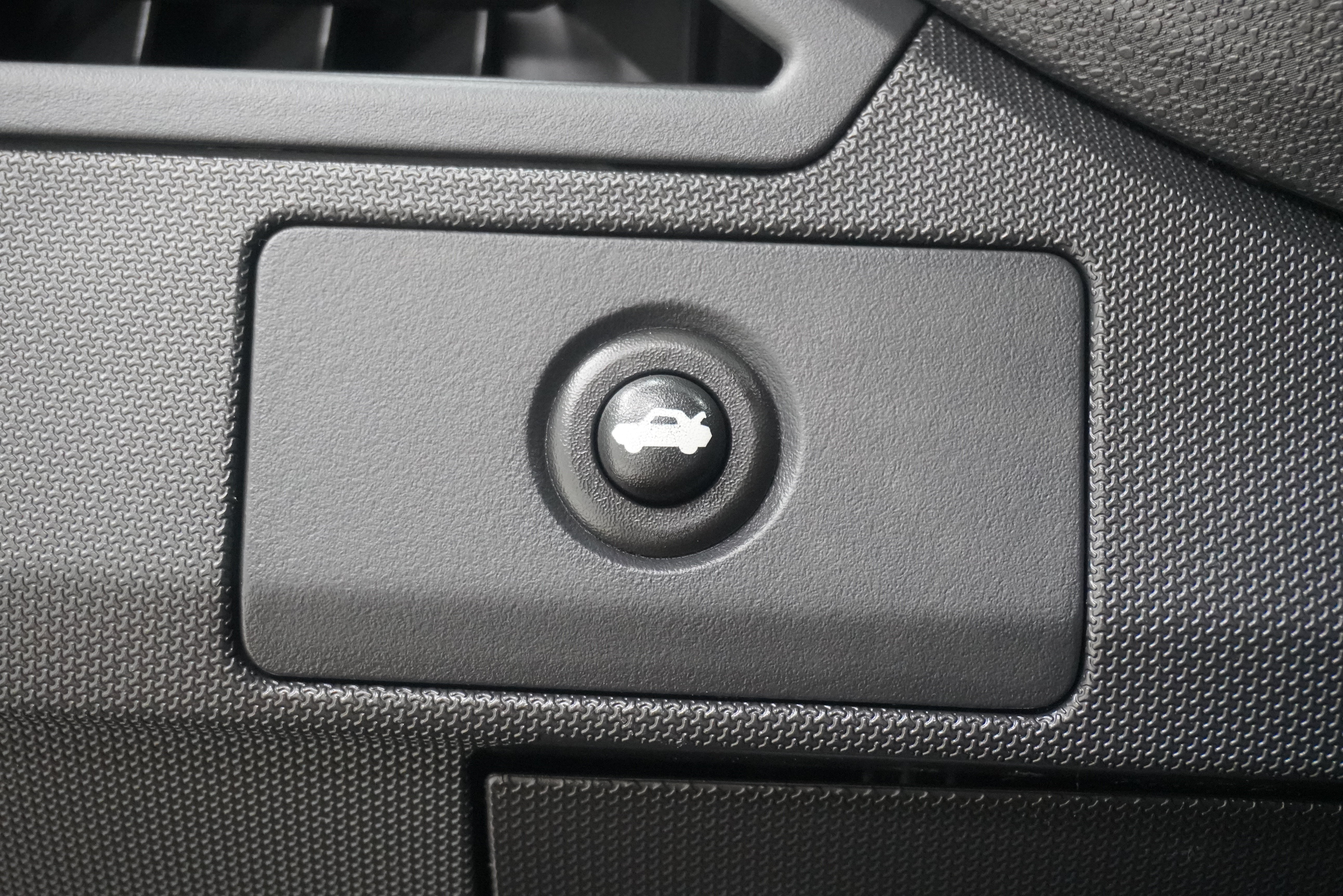Used 2010 Chrysler Sebring Touring FWD image 18