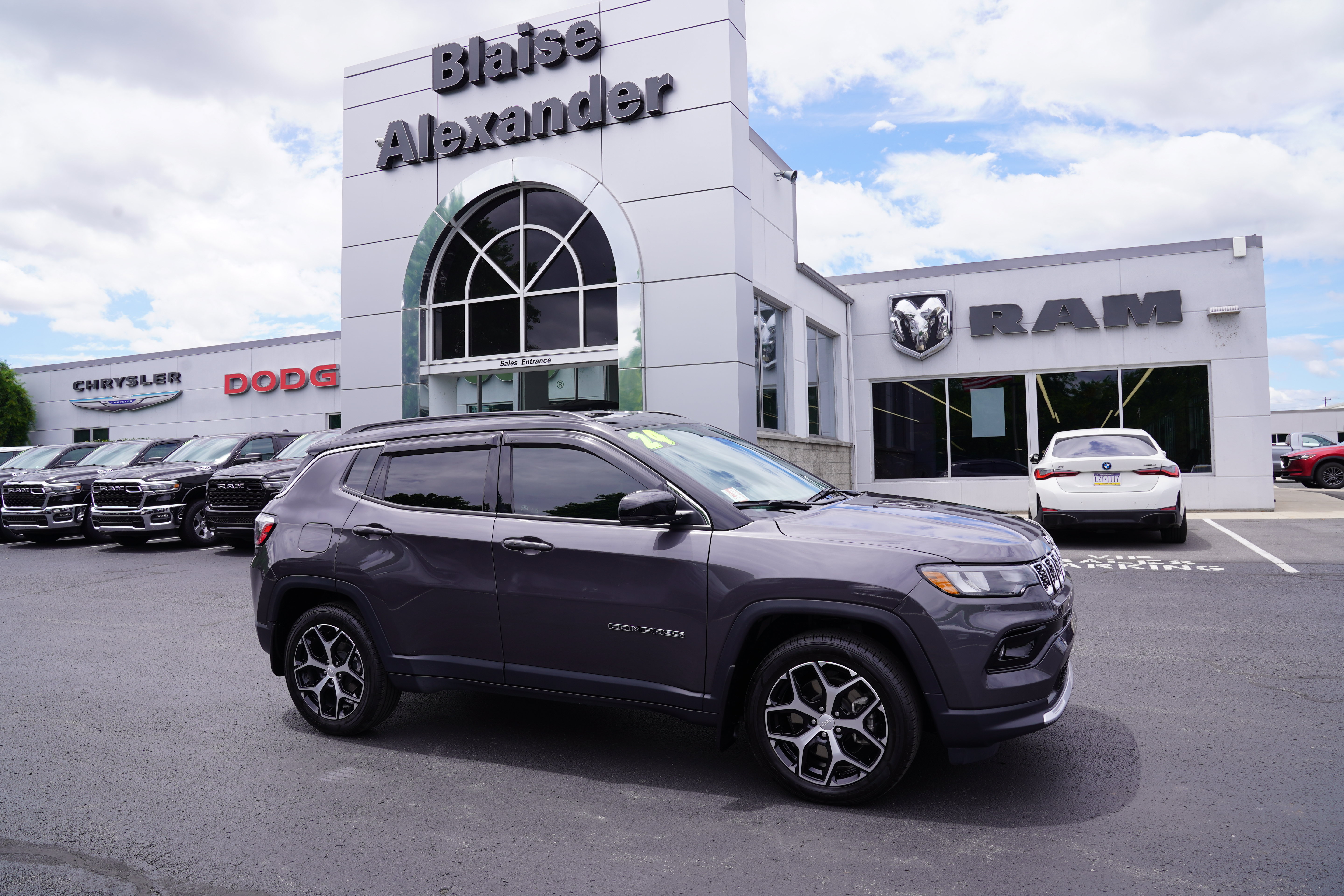 Used 2024 Jeep Compass Limited AWD/4WD image 1