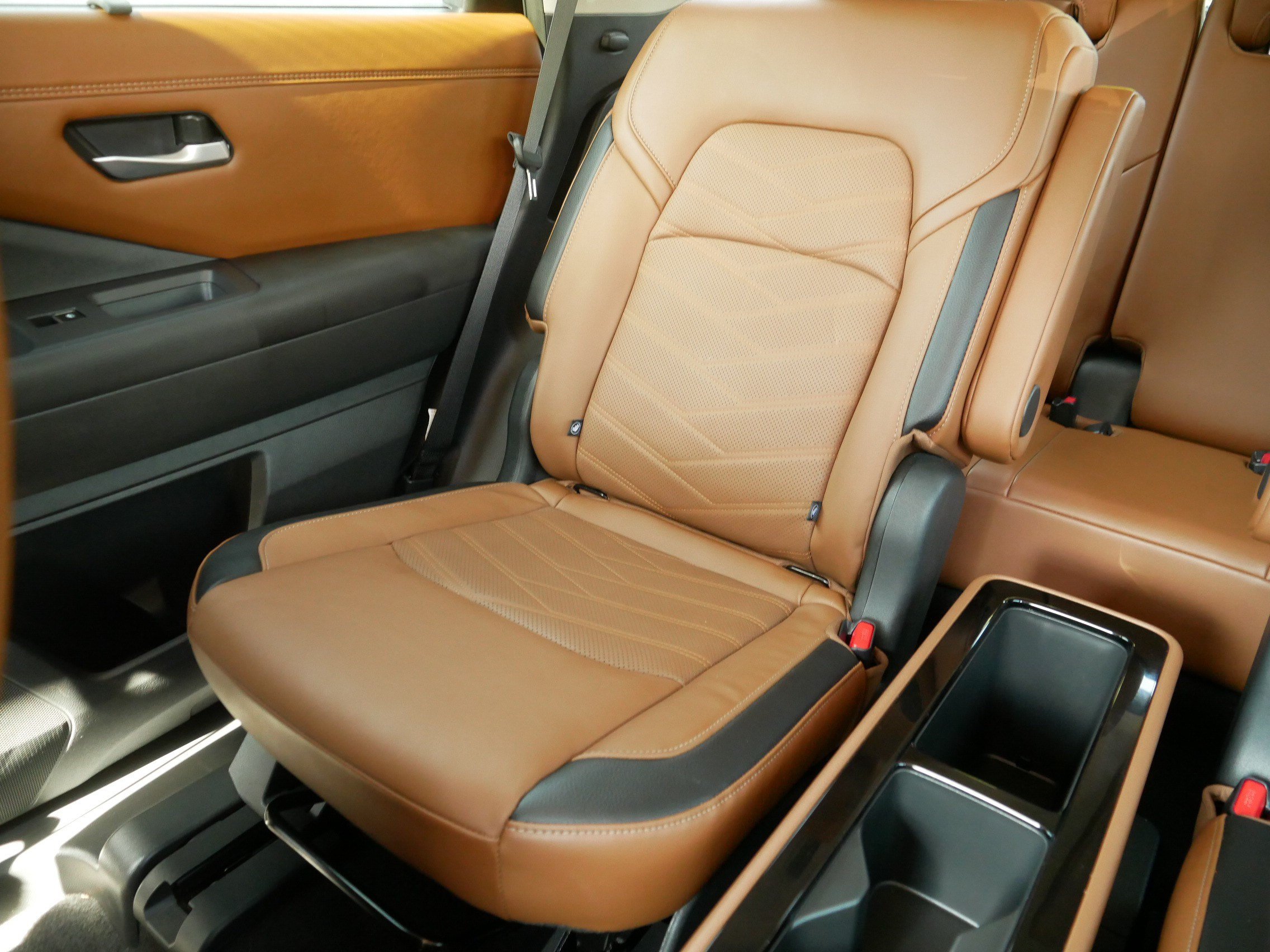 Certified 2025 Nissan Pathfinder Platinum AWD/4WD image 12