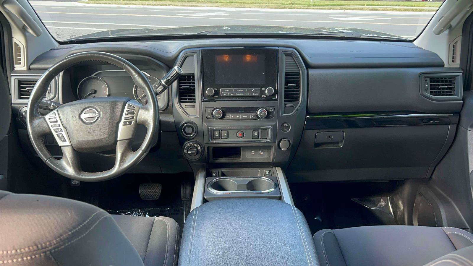Used 2024 Nissan Titan SV w/ SV Convenience Package AWD/4WD image 10