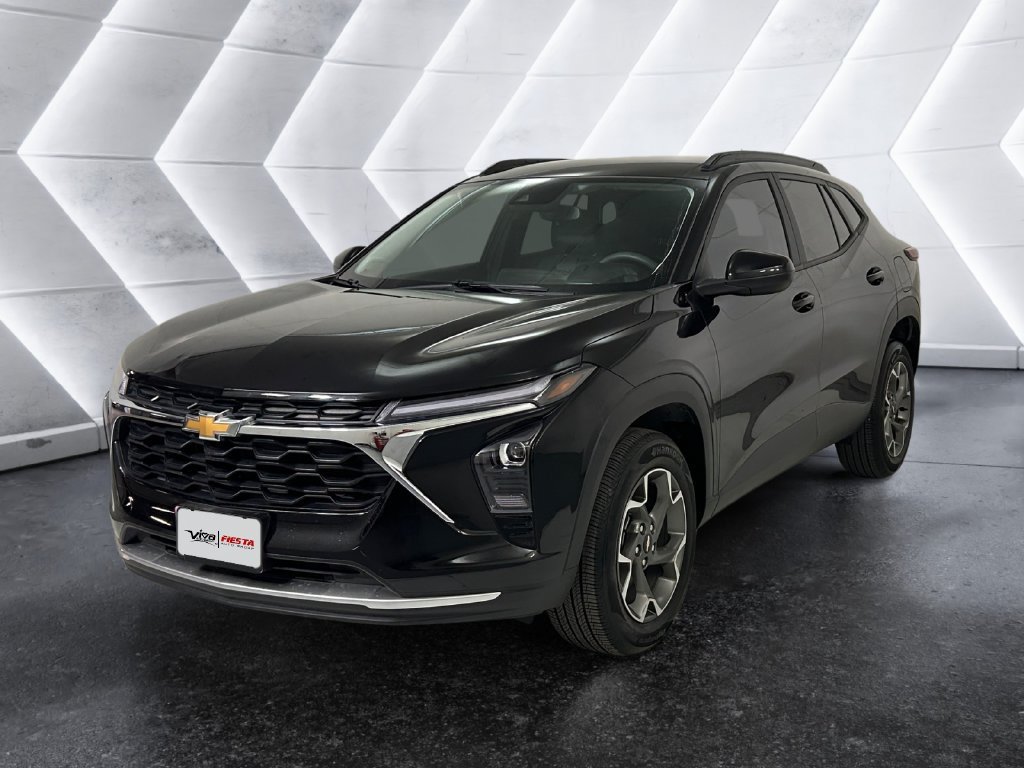 Used 2025 Chevrolet Trax LT FWD image 3