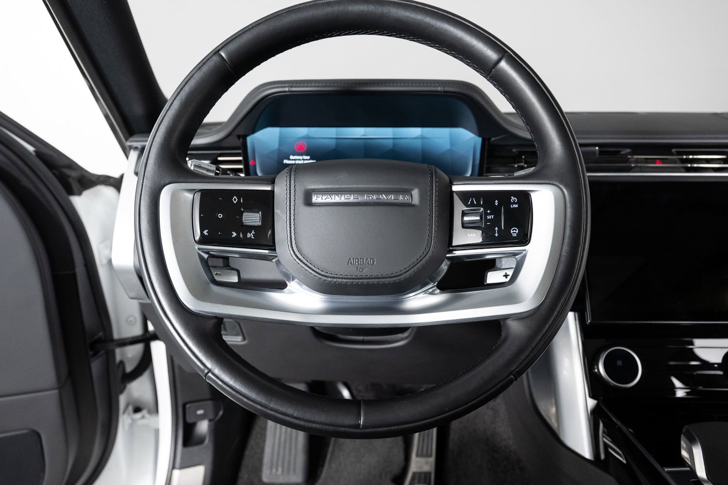 Used 2022 Land Rover Range Rover SE image 32