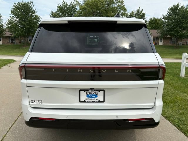 Used 2026 Lincoln Navigator Reserve w/ Jet Appearance Package AWD/4WD image 5