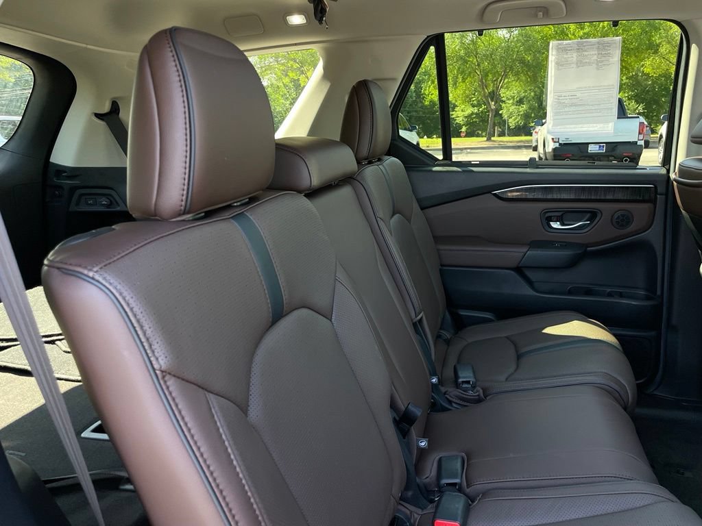 Used 2025 Honda Pilot Elite image 40