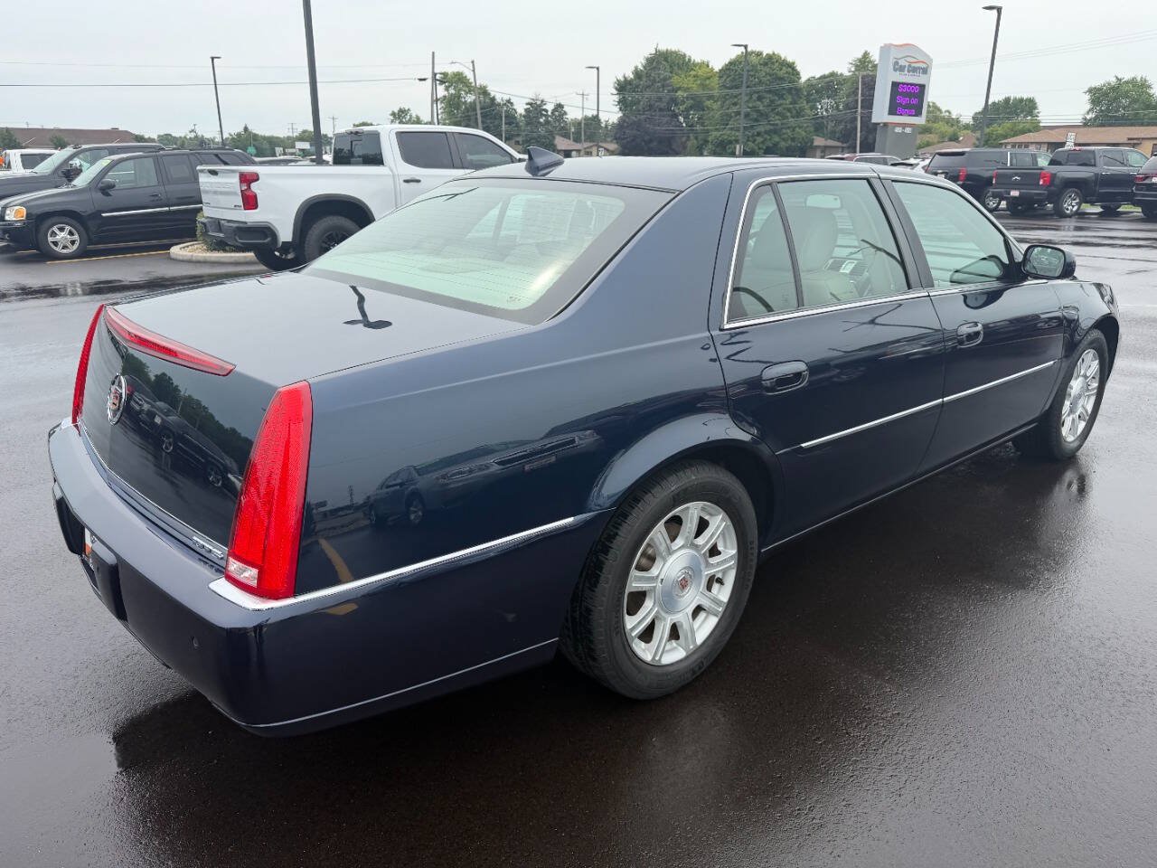 Used 2009 Cadillac DTS w/ Trunk Convenience Package FWD image 5