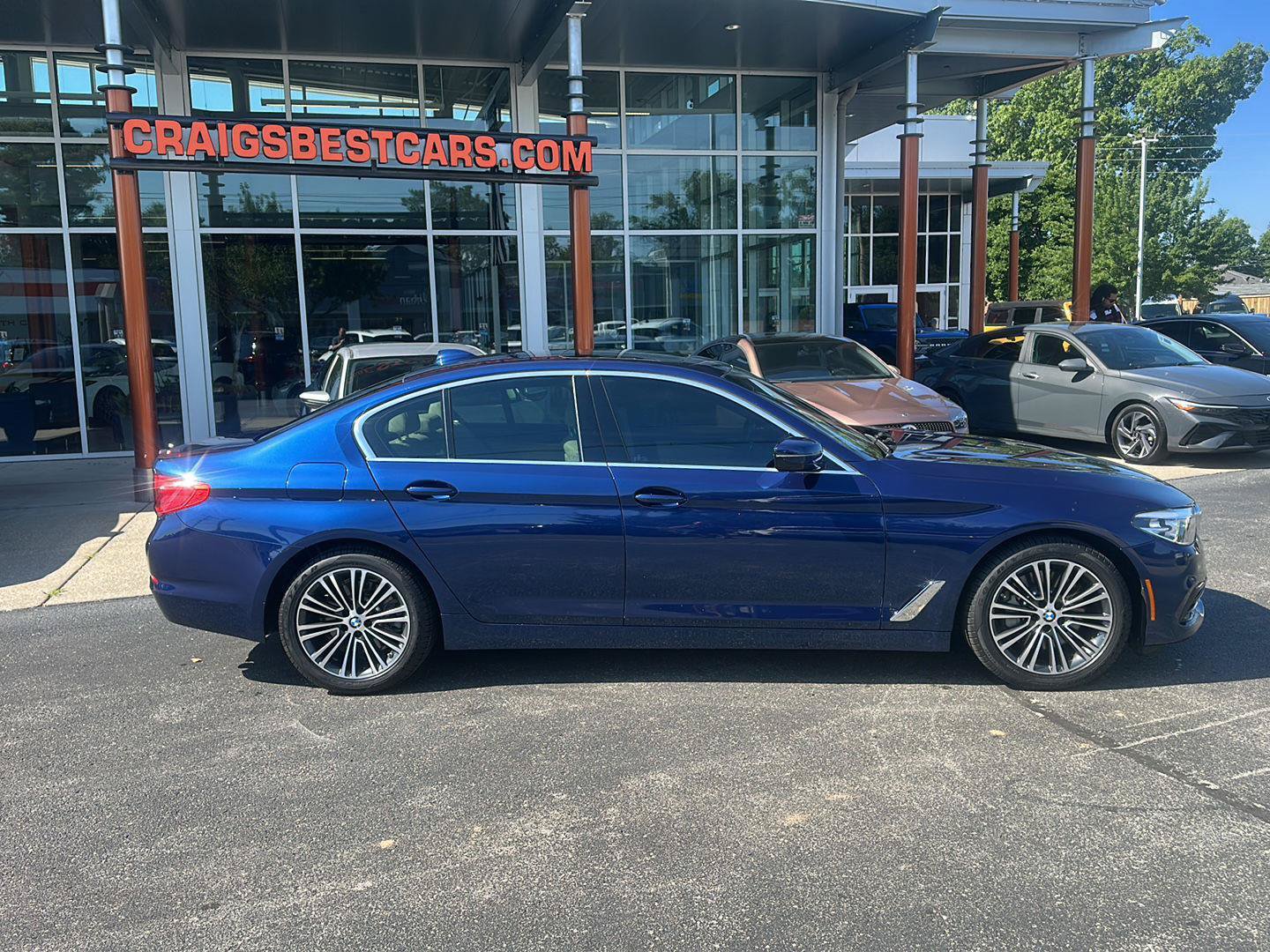Used 2019 BMW 530i xDrive w/ Convenience Package AWD/4WD image 2