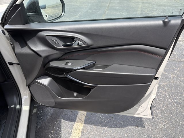 New 2026 Chevrolet Trax RS w/ Sunroof Package FWD image 31