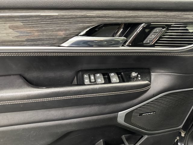 Used 2022 Jeep Wagoneer Series III AWD/4WD image 25