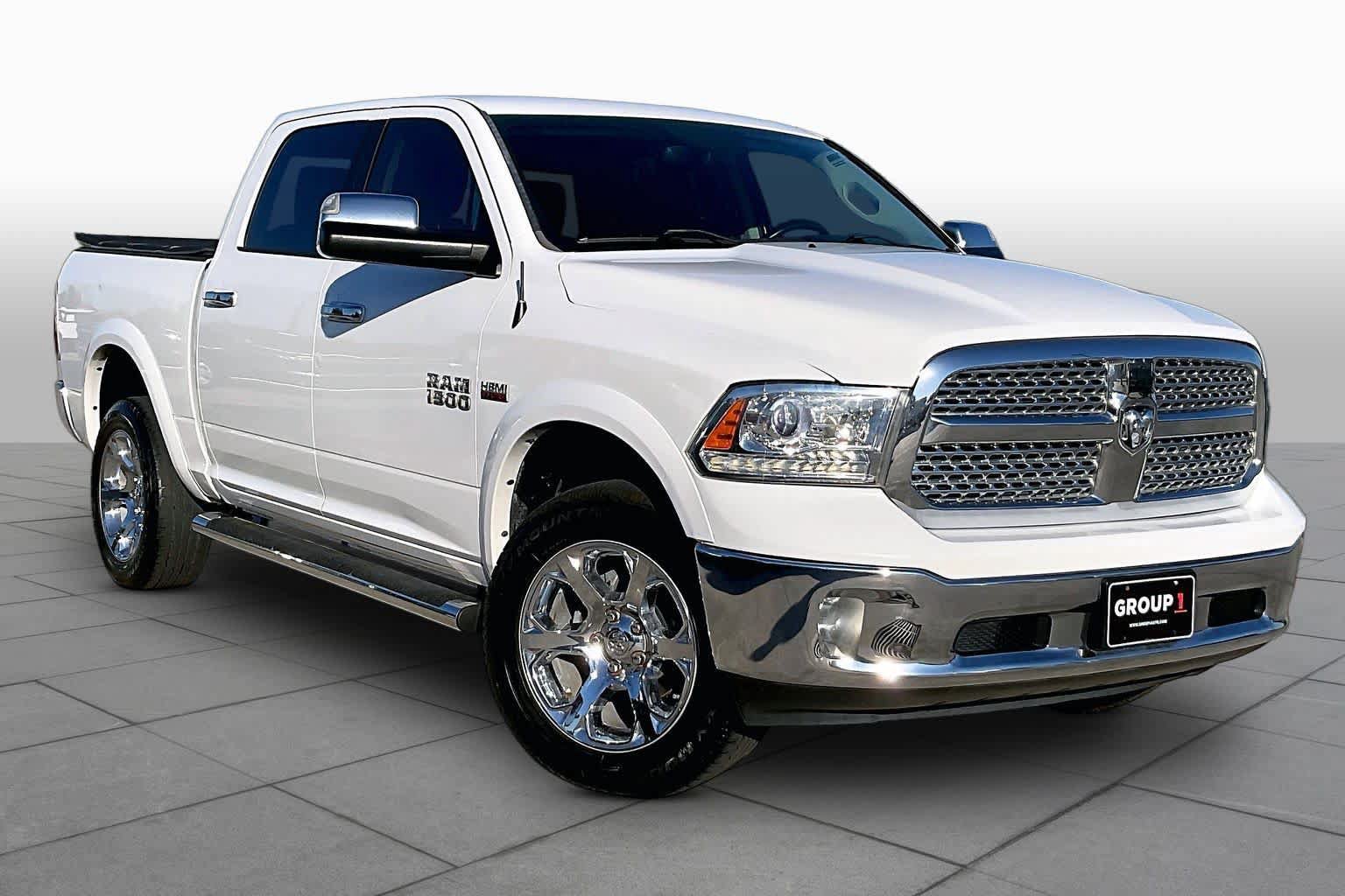 Used 2017 RAM 1500 Laramie AWD/4WD image 3
