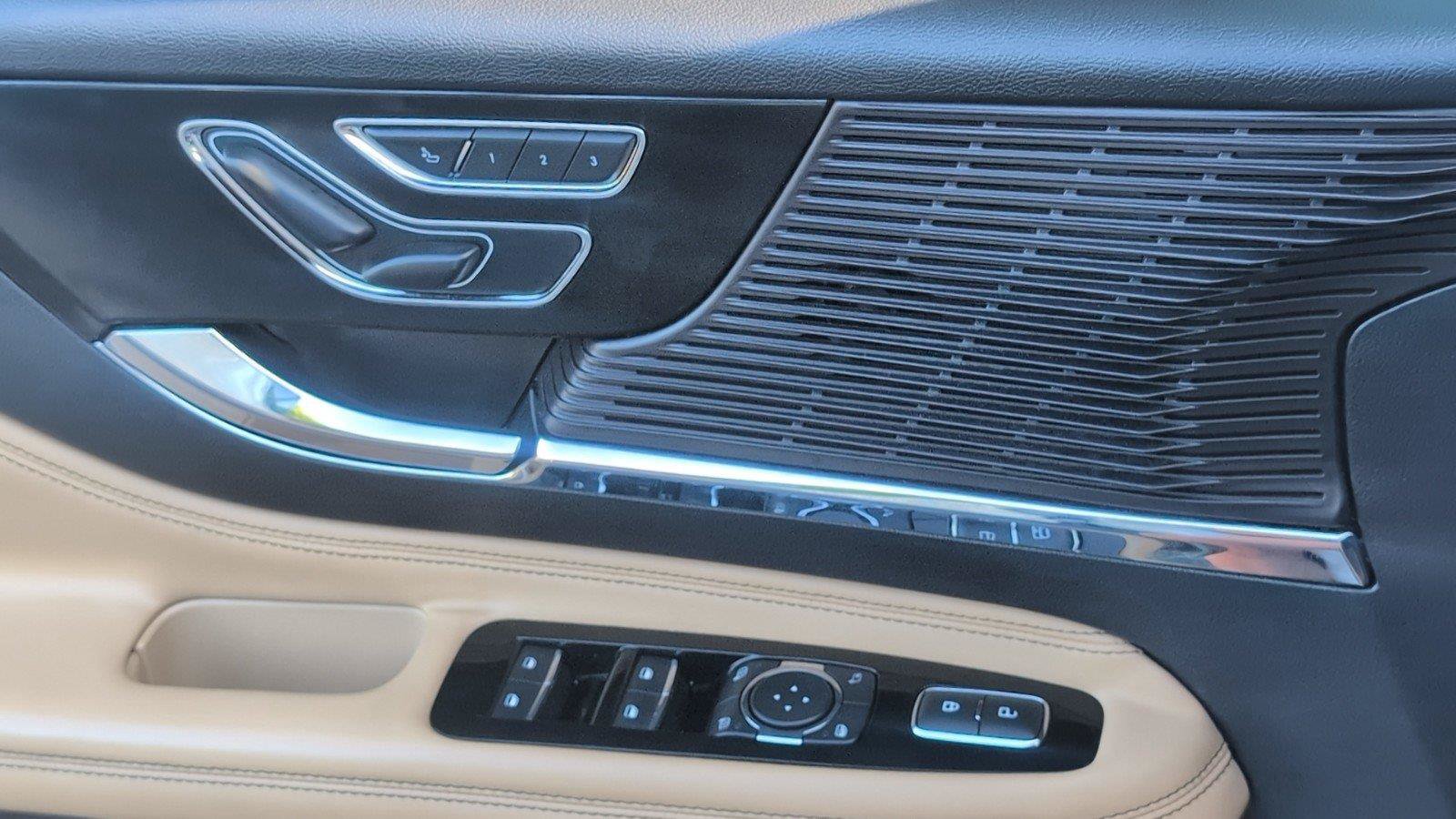 Used 2022 Lincoln Corsair Reserve w/ Elements Package FWD image 20