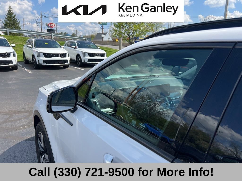 Certified 2023 Kia Sorento S w/ Panoramic Sunroof Package FWD image 25