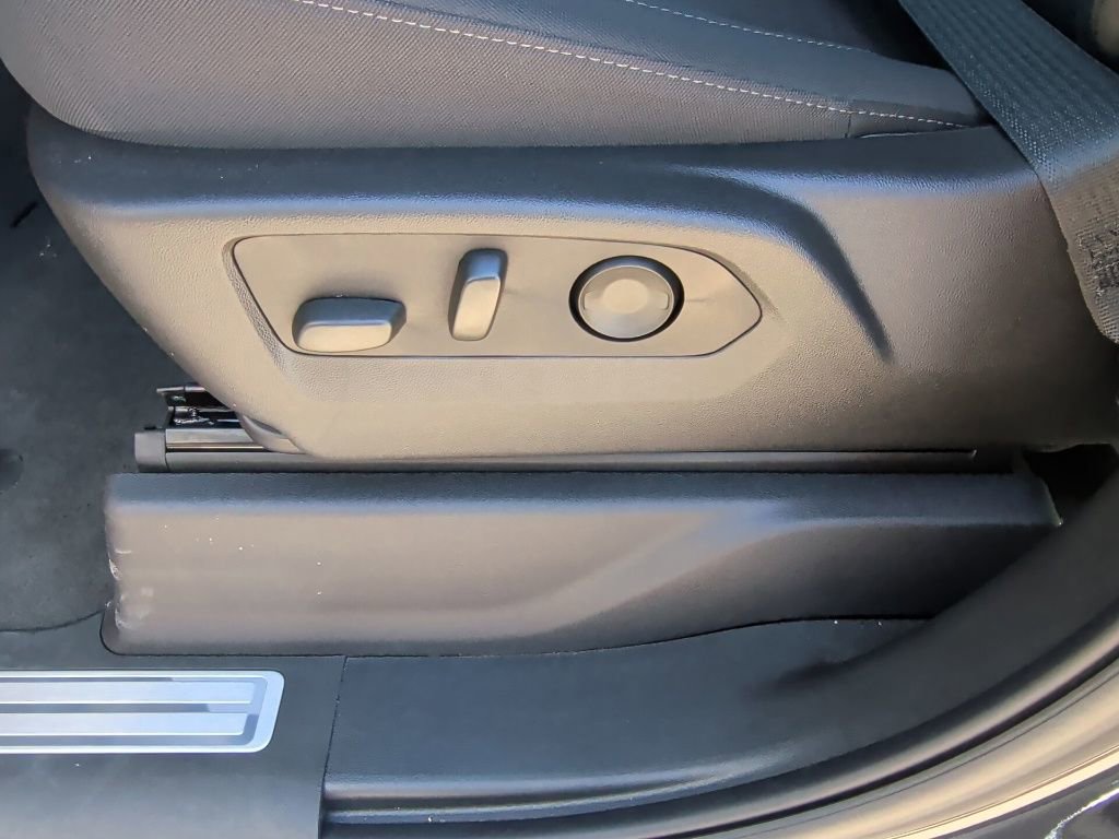 New 2025 GMC Sierra 1500 Elevation image 13