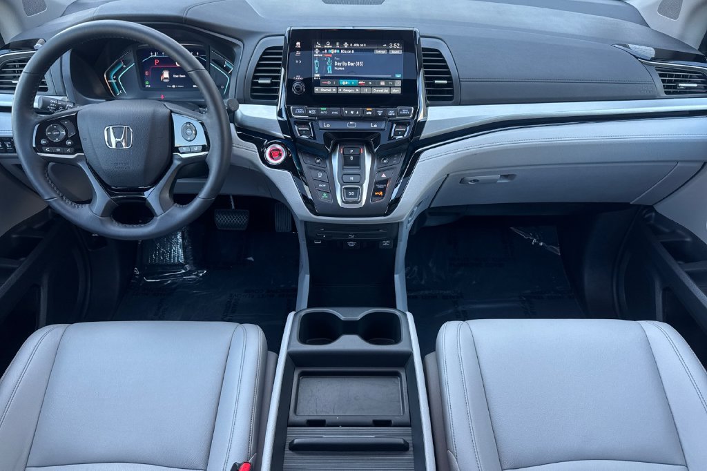 Used 2023 Honda Odyssey Touring image 12
