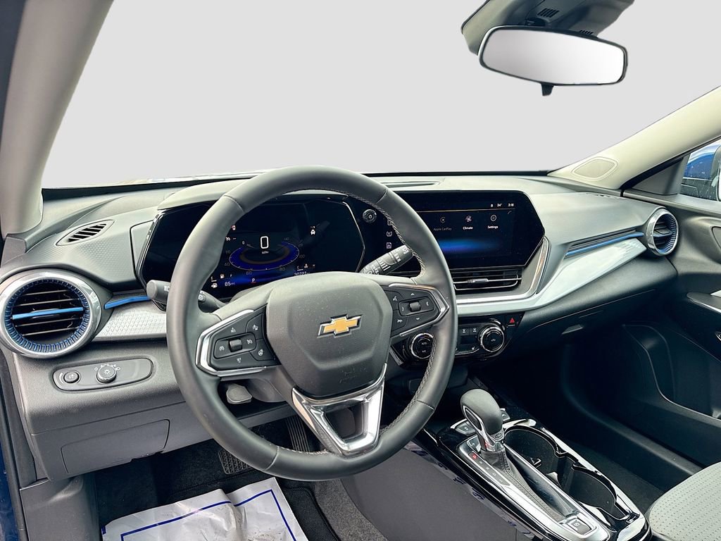 Used 2024 Chevrolet Trax LT w/ Driver Confidence Package image 9