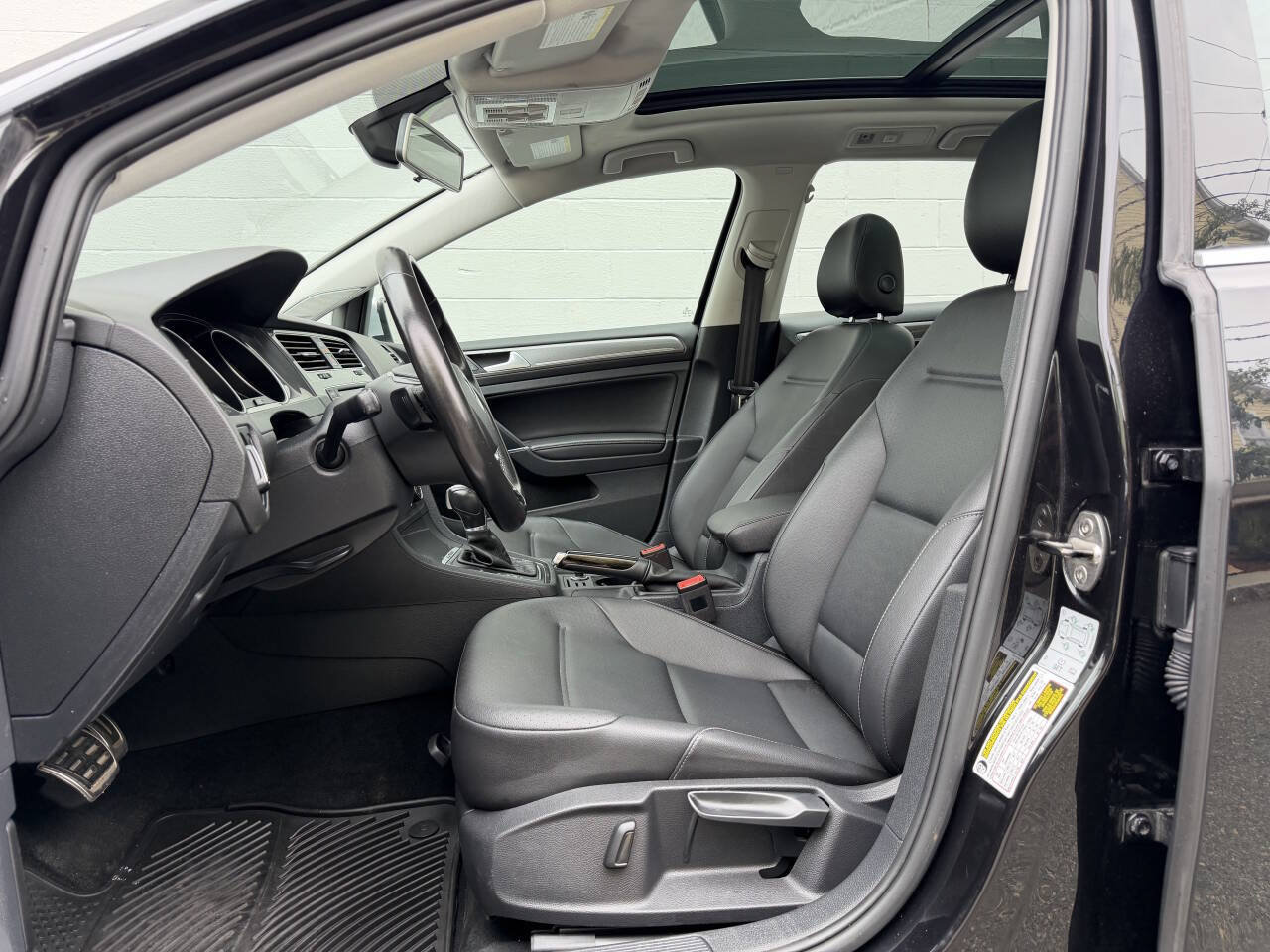 Used 2017 Volkswagen Golf Alltrack SE AWD/4WD image 12