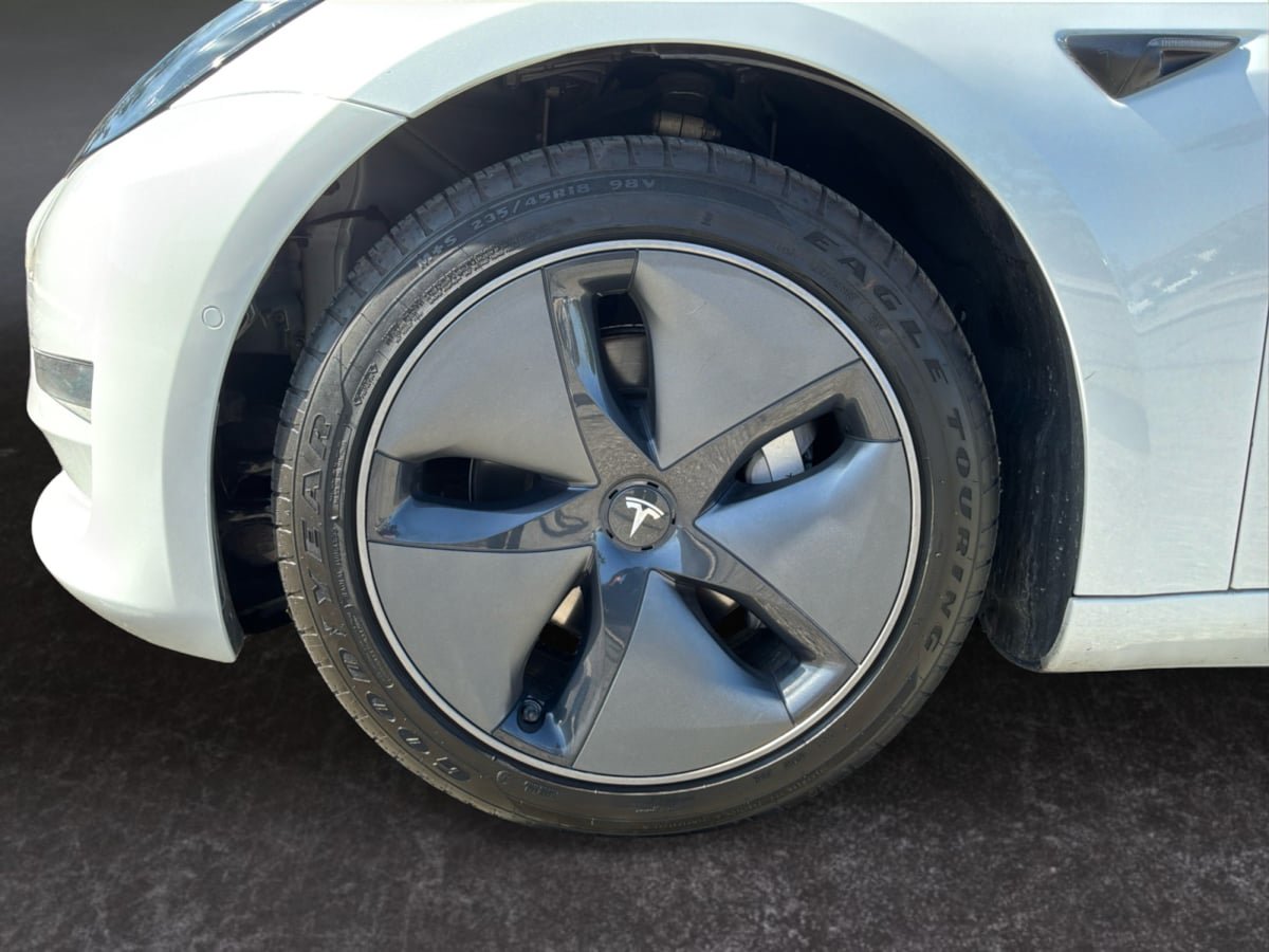 Used 2020 Tesla Model 3 Standard Range Plus RWD image 9