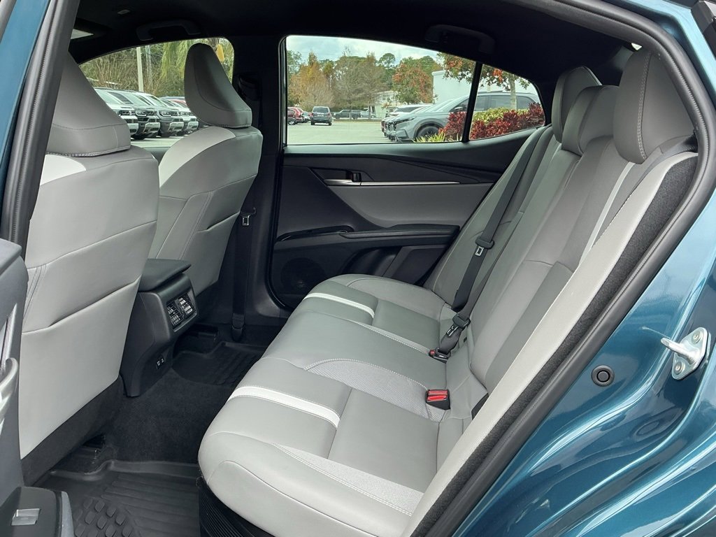 Used 2025 Toyota Camry SE image 29