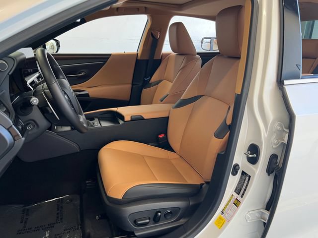 Used 2025 Lexus ES 300h w/ Premium Package FWD image 36