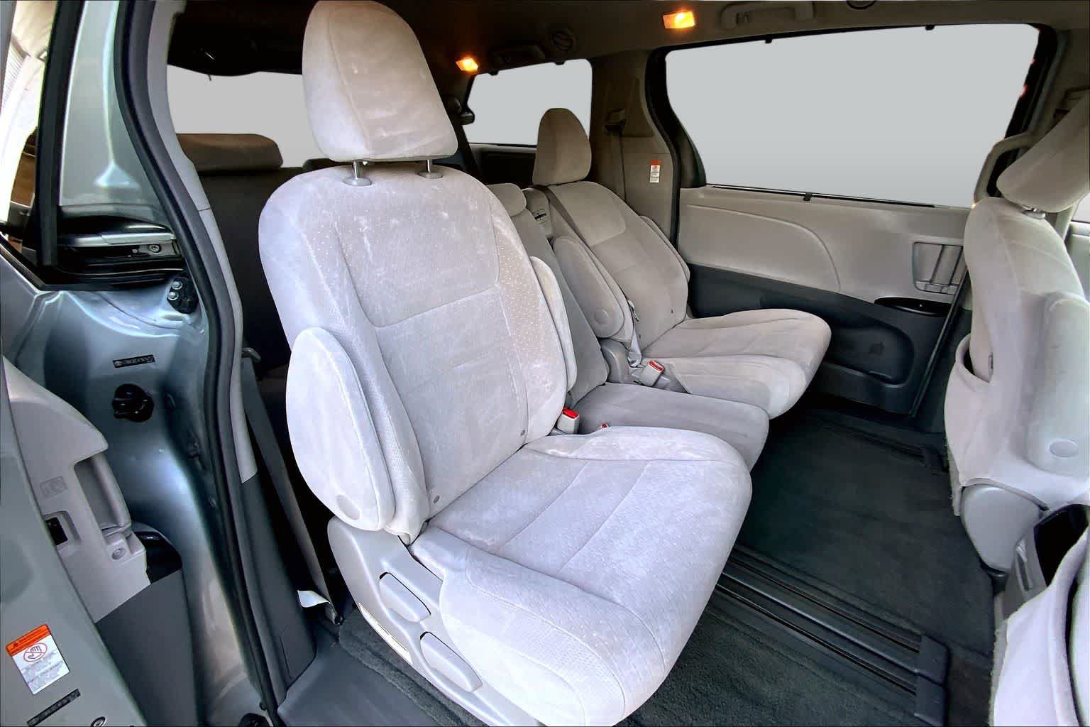 Used 2015 Toyota Sienna LE FWD image 19