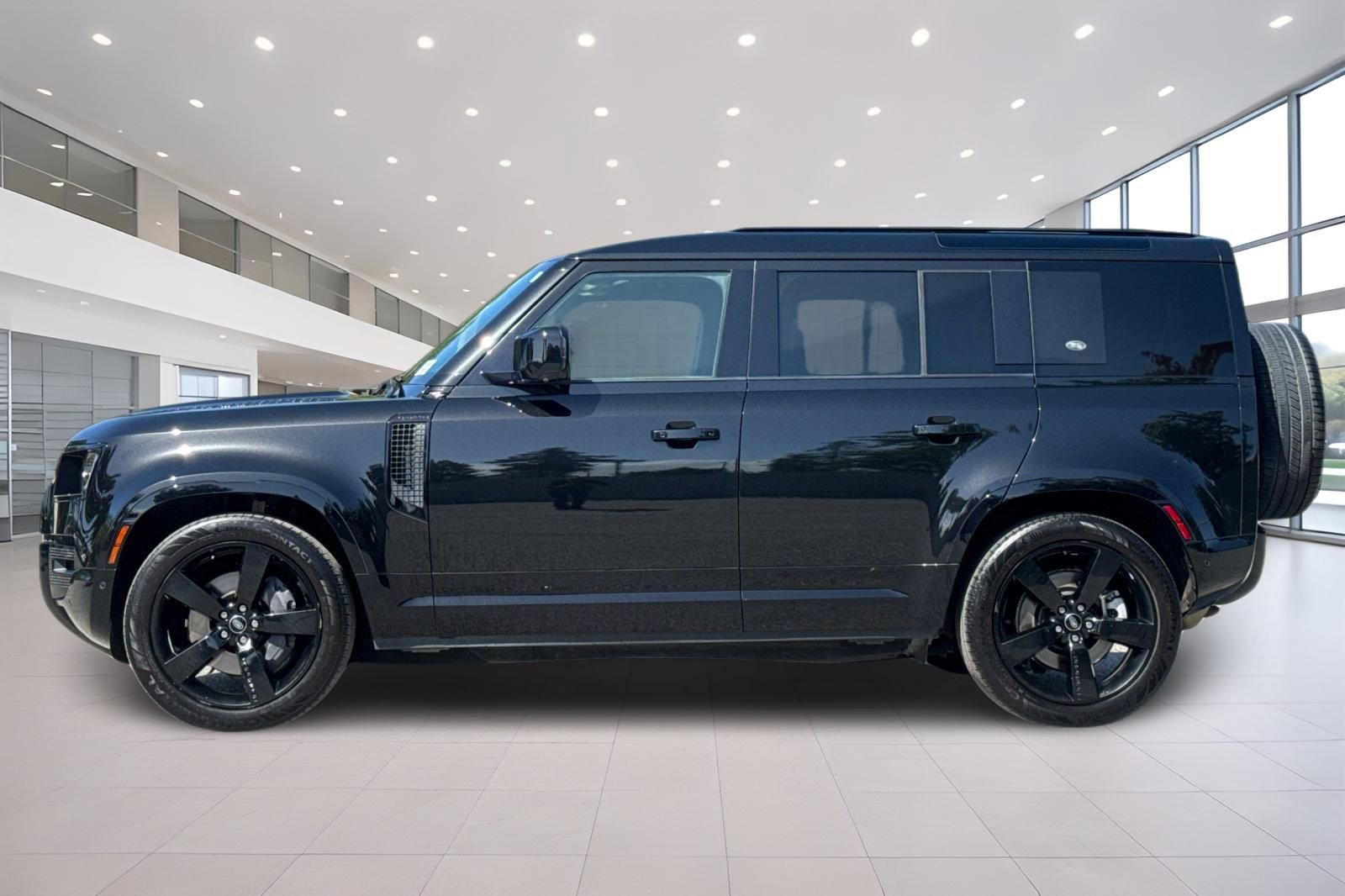 Used 2022 Land Rover Defender 110 X-Dynamic HSE AWD/4WD image 7