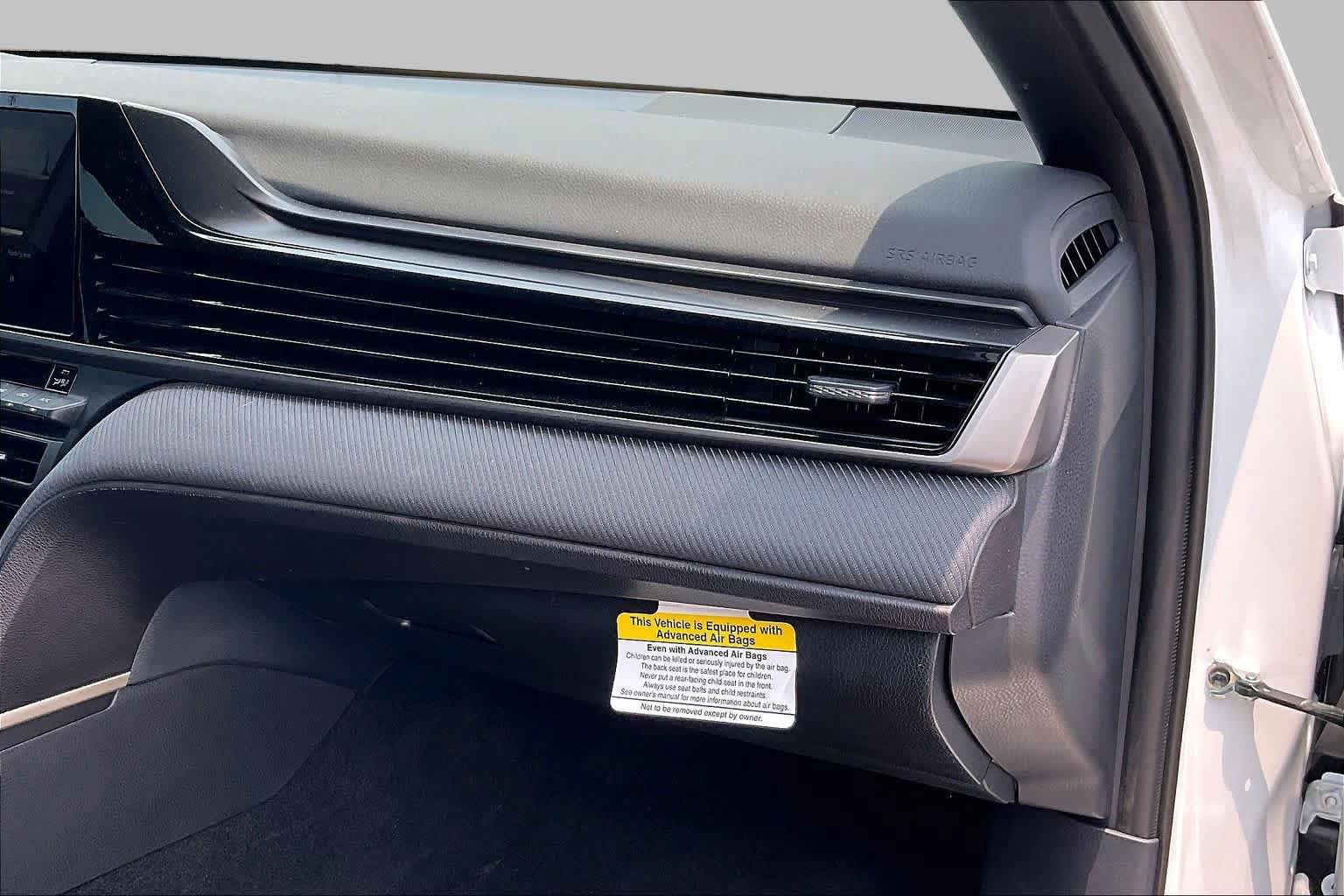 Used 2025 Toyota Camry SE FWD image 17