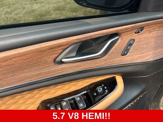 Used 2023 Jeep Grand Cherokee L Summit w/ Advanced Protech Group IV AWD/4WD image 23