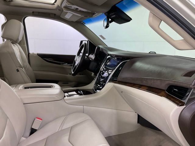 Used 2016 Cadillac Escalade ESV Luxury image 31