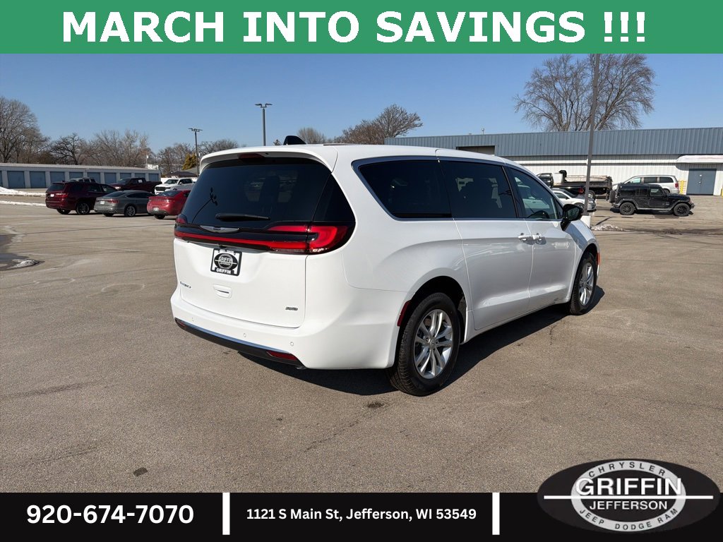 New 2026 Chrysler Pacifica Select image 11