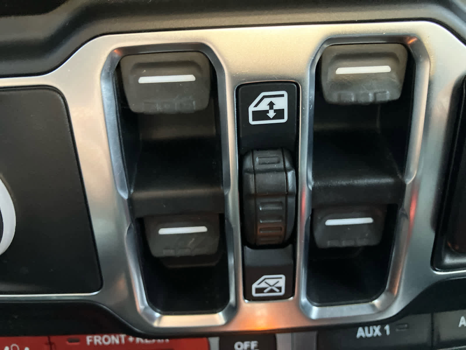 Used 2020 Jeep Gladiator Rubicon w/ Auxiliary Switch Group image 30