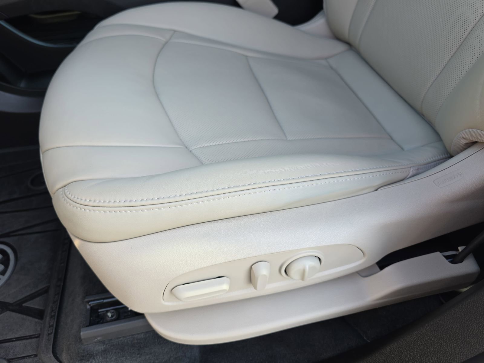 Used 2021 Buick Enclave Essence w/ Sound and Sites Package image 29