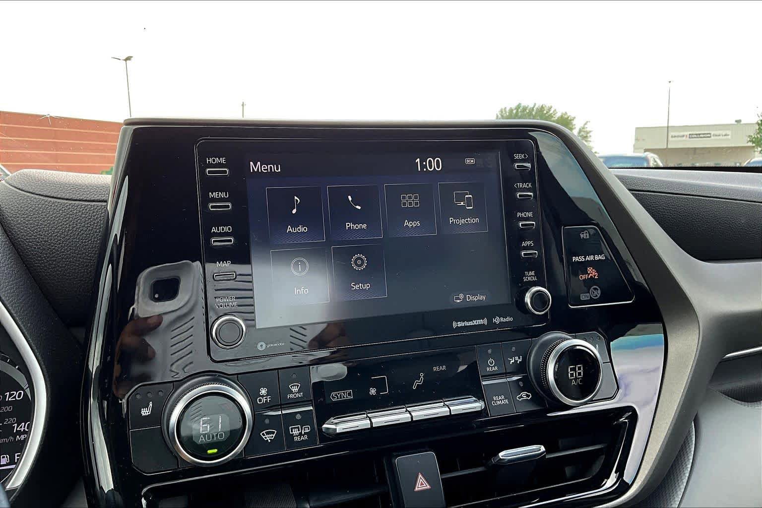 Used 2020 Toyota Highlander XLE FWD image 34