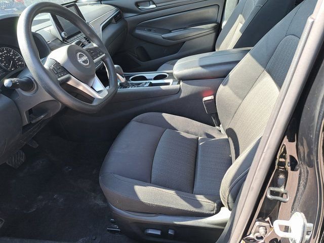 Used 2024 Nissan Altima 2.5 SV FWD image 24